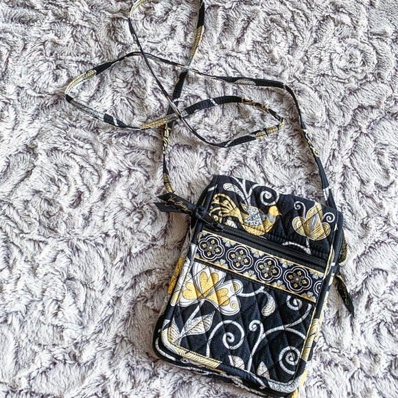 Vera Bradley Handbags - Vera Bradley Cross Body Purse ☆